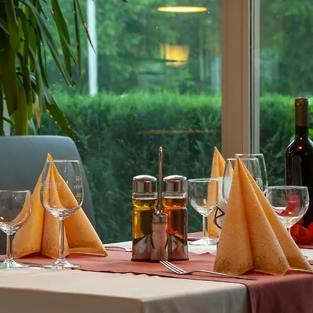 Zum Zecher Hotel 3*