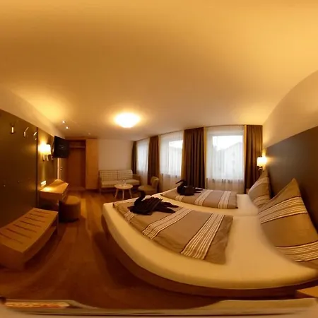 Hotel Zum Zecher 3*