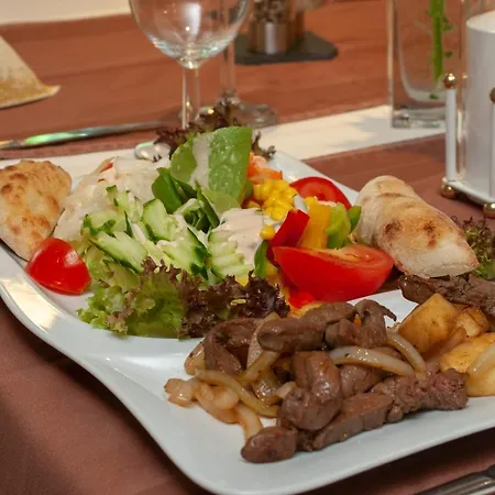 Zum Zecher Hotel 3*